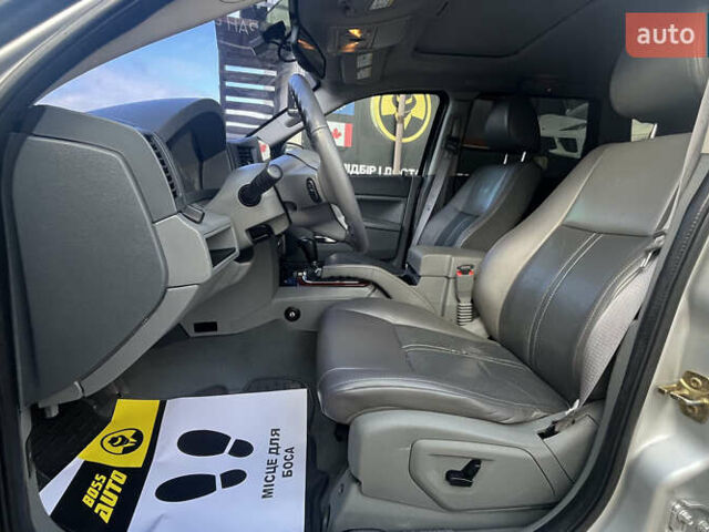 Серый Джип Гранд Чероки, объемом двигателя 5.65 л и пробегом 244 тыс. км за 9200 $, фото 15 на Automoto.ua