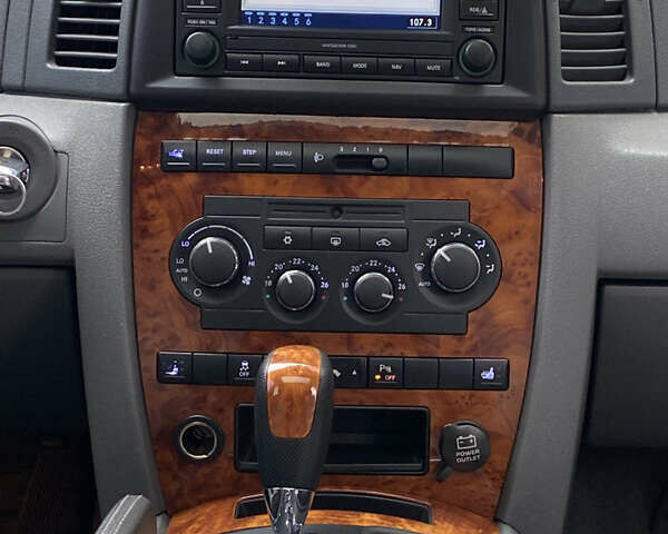 Джип Grand Cherokee 2006 у Житомирі на Automoto.ua Сірий Джип Grand Cherokee, об'ємом двигуна 3 л та пробігом 243 тис. км за 9999 $, фото 24 на Automoto.ua
