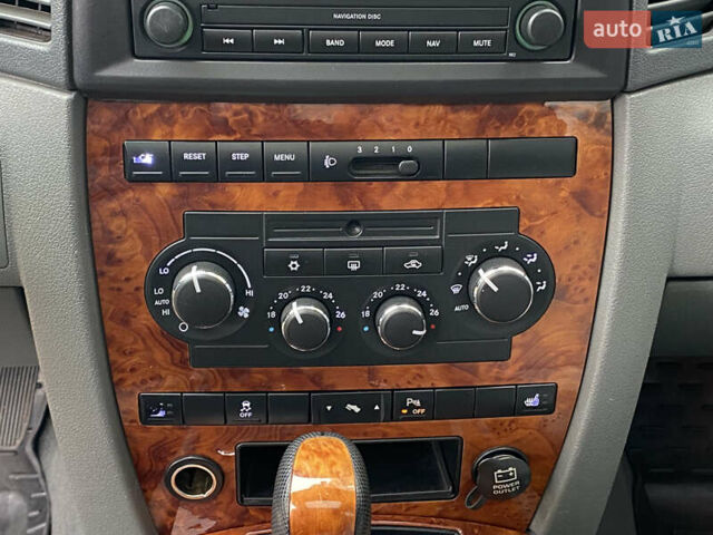 Джип Grand Cherokee 2006 у Житомирі на Automoto.ua Сірий Джип Grand Cherokee, об'ємом двигуна 3 л та пробігом 243 тис. км за 9999 $, фото 56 на Automoto.ua