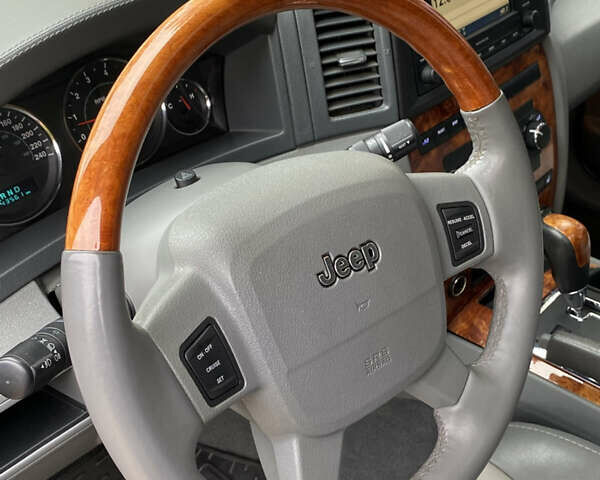 Джип Grand Cherokee 2006 у Житомирі на Automoto.ua Сірий Джип Grand Cherokee, об'ємом двигуна 3 л та пробігом 243 тис. км за 9999 $, фото 30 на Automoto.ua