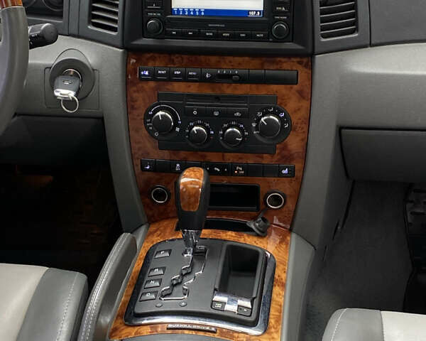 Джип Grand Cherokee 2006 у Житомирі на Automoto.ua Сірий Джип Grand Cherokee, об'ємом двигуна 3 л та пробігом 243 тис. км за 9999 $, фото 20 на Automoto.ua