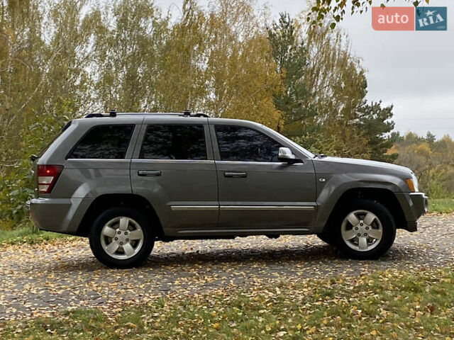 Джип Grand Cherokee 2006 у Житомирі на Automoto.ua Сірий Джип Grand Cherokee, об'ємом двигуна 3 л та пробігом 243 тис. км за 9999 $, фото 12 на Automoto.ua