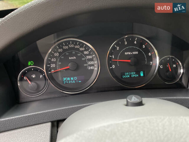 Джип Grand Cherokee 2006 у Житомирі на Automoto.ua Сірий Джип Grand Cherokee, об'ємом двигуна 3 л та пробігом 243 тис. км за 9999 $, фото 32 на Automoto.ua