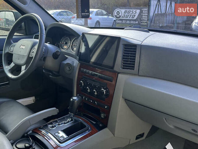 Серый Джип Гранд Чероки, объемом двигателя 5.65 л и пробегом 244 тыс. км за 9200 $, фото 14 на Automoto.ua