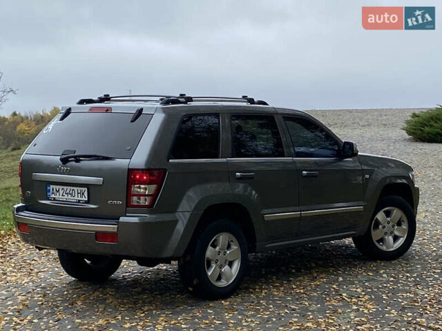Джип Grand Cherokee 2006 у Житомирі на Automoto.ua Сірий Джип Grand Cherokee, об'ємом двигуна 3 л та пробігом 243 тис. км за 9999 $, фото 10 на Automoto.ua