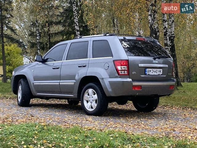 Джип Grand Cherokee 2006 у Житомирі на Automoto.ua Сірий Джип Grand Cherokee, об'ємом двигуна 3 л та пробігом 243 тис. км за 9999 $, фото 1 на Automoto.ua