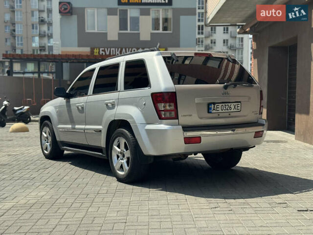Сірий Джип Grand Cherokee, об'ємом двигуна 5.65 л та пробігом 242 тис. км за 9000 $, фото 3 на Automoto.ua