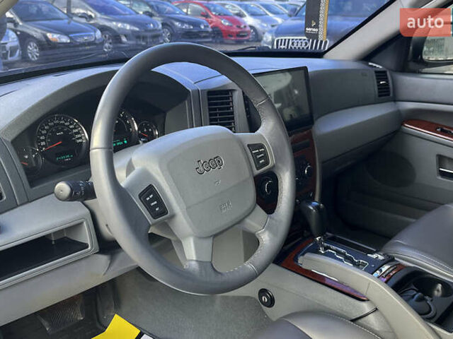 Серый Джип Гранд Чероки, объемом двигателя 5.65 л и пробегом 244 тыс. км за 9200 $, фото 9 на Automoto.ua