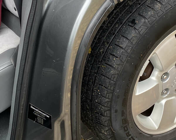 Джип Grand Cherokee 2006 у Житомирі на Automoto.ua Сірий Джип Grand Cherokee, об'ємом двигуна 3 л та пробігом 243 тис. км за 9999 $, фото 42 на Automoto.ua