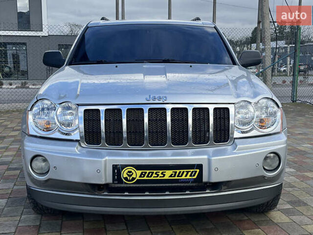 Серый Джип Гранд Чероки, объемом двигателя 5.65 л и пробегом 244 тыс. км за 9200 $, фото 1 на Automoto.ua