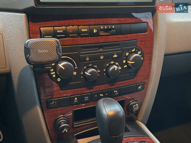 Сірий Джип Grand Cherokee, об'ємом двигуна 5.7 л та пробігом 205 тис. км за 11999 $, фото 16 на Automoto.ua