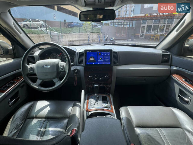 Сірий Джип Grand Cherokee, об'ємом двигуна 5.65 л та пробігом 242 тис. км за 9000 $, фото 6 на Automoto.ua