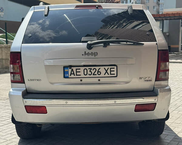 Сірий Джип Grand Cherokee, об'ємом двигуна 5.65 л та пробігом 242 тис. км за 9000 $, фото 5 на Automoto.ua
