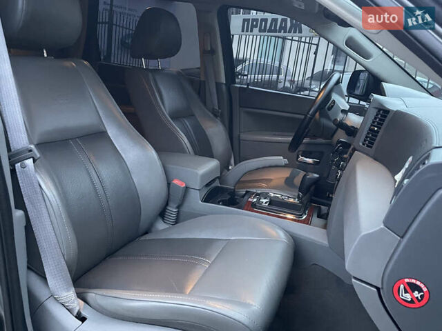 Сірий Джип Grand Cherokee, об'ємом двигуна 5.7 л та пробігом 205 тис. км за 11999 $, фото 8 на Automoto.ua