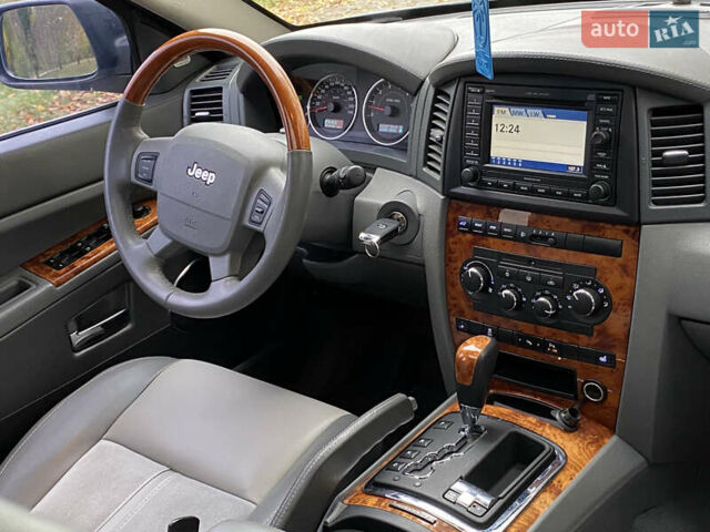 Джип Grand Cherokee 2006 у Житомирі на Automoto.ua Сірий Джип Grand Cherokee, об'ємом двигуна 3 л та пробігом 243 тис. км за 9999 $, фото 3 на Automoto.ua