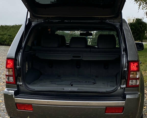 Джип Grand Cherokee 2006 у Житомирі на Automoto.ua Сірий Джип Grand Cherokee, об'ємом двигуна 3 л та пробігом 243 тис. км за 9999 $, фото 37 на Automoto.ua