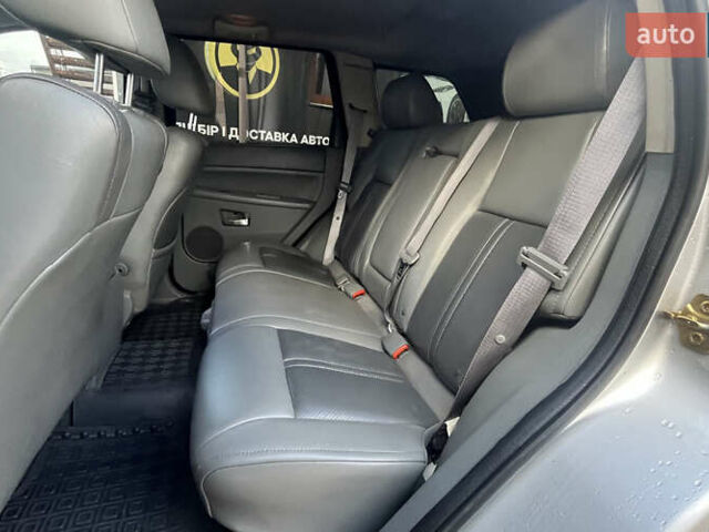 Серый Джип Гранд Чероки, объемом двигателя 5.65 л и пробегом 244 тыс. км за 9200 $, фото 18 на Automoto.ua