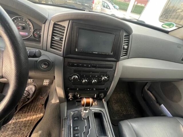 Сірий Джип Grand Cherokee, об'ємом двигуна 3 л та пробігом 275 тис. км за 5547 $, фото 6 на Automoto.ua