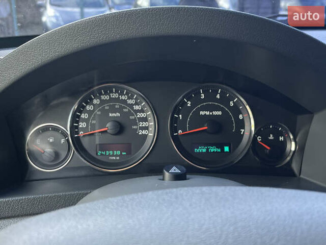 Серый Джип Гранд Чероки, объемом двигателя 5.65 л и пробегом 244 тыс. км за 9200 $, фото 11 на Automoto.ua