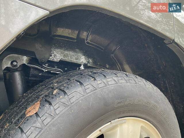 Джип Grand Cherokee 2006 у Житомирі на Automoto.ua Сірий Джип Grand Cherokee, об'ємом двигуна 3 л та пробігом 243 тис. км за 9999 $, фото 41 на Automoto.ua