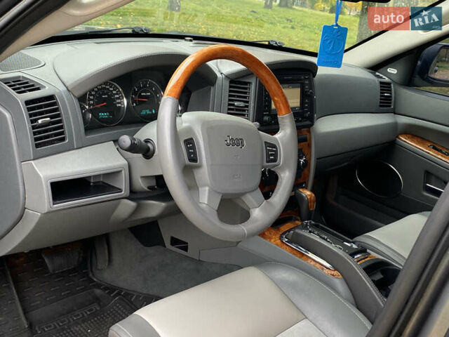 Джип Grand Cherokee 2006 у Житомирі на Automoto.ua Сірий Джип Grand Cherokee, об'ємом двигуна 3 л та пробігом 243 тис. км за 9999 $, фото 27 на Automoto.ua