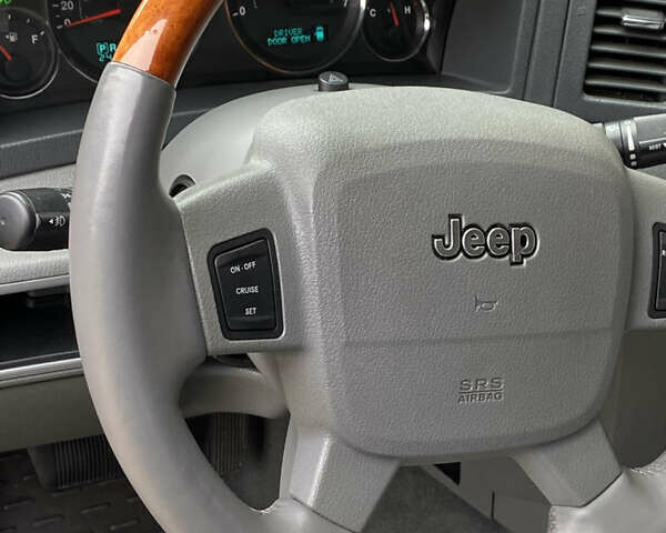 Джип Grand Cherokee 2006 у Житомирі на Automoto.ua Сірий Джип Grand Cherokee, об'ємом двигуна 3 л та пробігом 243 тис. км за 9999 $, фото 52 на Automoto.ua