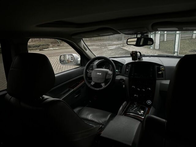 Серый Джип Гранд Чероки, объемом двигателя 3 л и пробегом 530 тыс. км за 5400 $, фото 5 на Automoto.ua