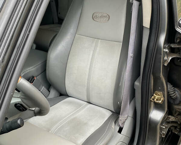 Джип Grand Cherokee 2006 у Житомирі на Automoto.ua Сірий Джип Grand Cherokee, об'ємом двигуна 3 л та пробігом 243 тис. км за 9999 $, фото 29 на Automoto.ua