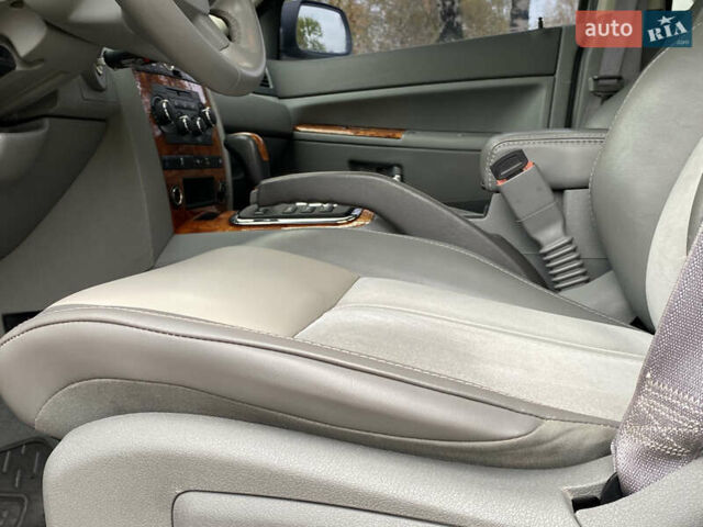 Джип Grand Cherokee 2006 у Житомирі на Automoto.ua Сірий Джип Grand Cherokee, об'ємом двигуна 3 л та пробігом 243 тис. км за 9999 $, фото 34 на Automoto.ua