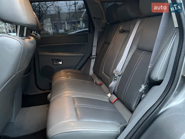 Сірий Джип Grand Cherokee, об'ємом двигуна 5.7 л та пробігом 205 тис. км за 11999 $, фото 10 на Automoto.ua
