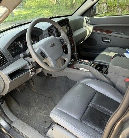 Сірий Джип Grand Cherokee, об'ємом двигуна 3 л та пробігом 270 тис. км за 3500 $, фото 5 на Automoto.ua