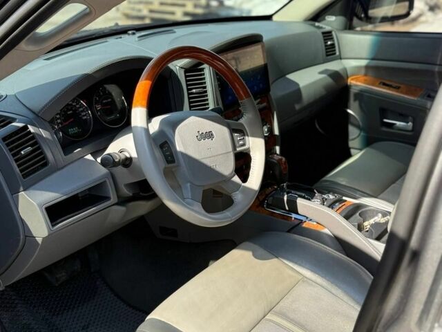 Сірий Джип Grand Cherokee, об'ємом двигуна 3 л та пробігом 240 тис. км за 12500 $, фото 6 на Automoto.ua
