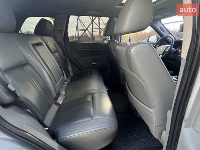 Серый Джип Гранд Чероки, объемом двигателя 5.65 л и пробегом 244 тыс. км за 9200 $, фото 20 на Automoto.ua