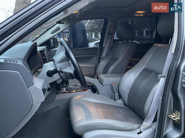 Сірий Джип Grand Cherokee, об'ємом двигуна 5.7 л та пробігом 205 тис. км за 11999 $, фото 7 на Automoto.ua