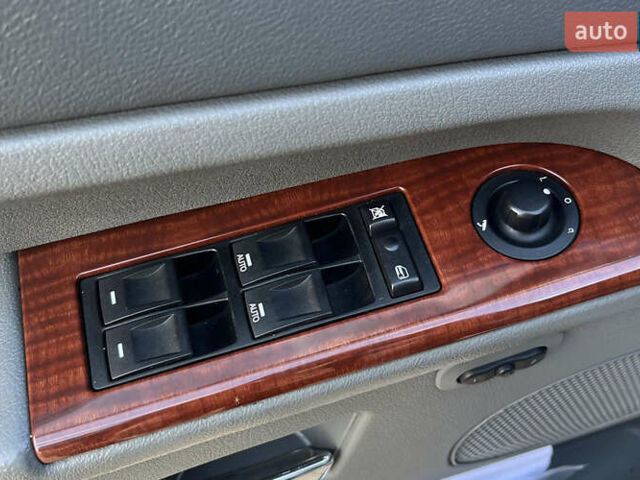 Серый Джип Гранд Чероки, объемом двигателя 5.65 л и пробегом 244 тыс. км за 9200 $, фото 17 на Automoto.ua