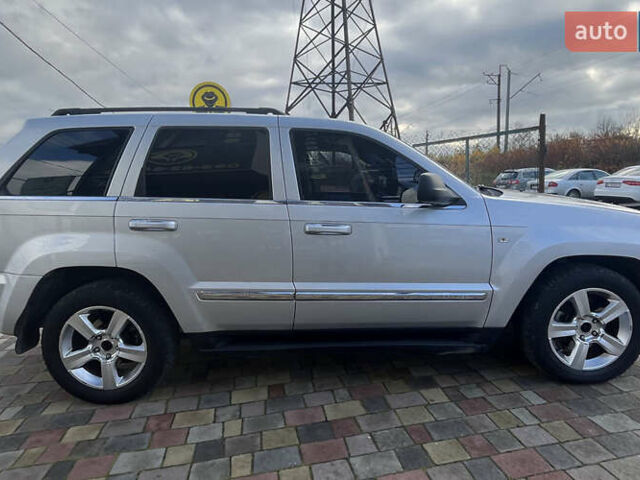 Серый Джип Гранд Чероки, объемом двигателя 5.65 л и пробегом 244 тыс. км за 9200 $, фото 7 на Automoto.ua