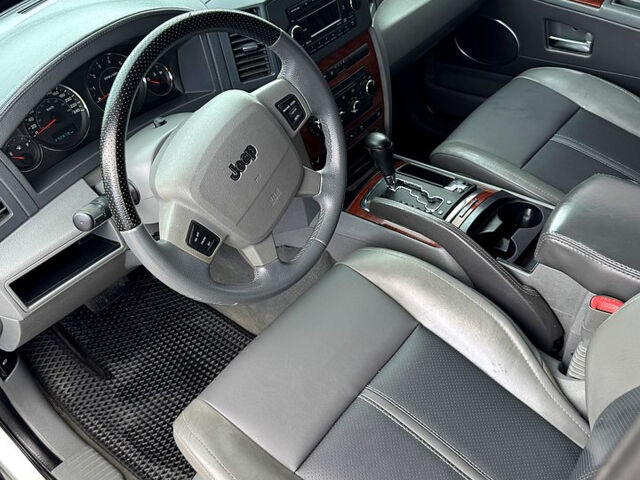 Сірий Джип Grand Cherokee, об'ємом двигуна 3 л та пробігом 232 тис. км за 10400 $, фото 5 на Automoto.ua