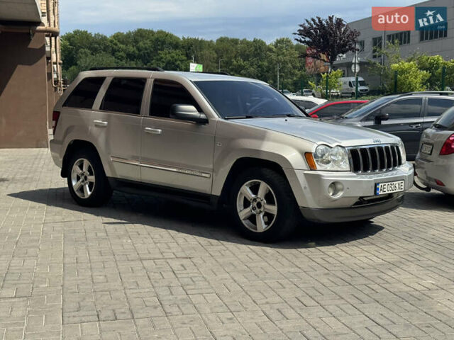 Сірий Джип Grand Cherokee, об'ємом двигуна 5.65 л та пробігом 242 тис. км за 9000 $, фото 2 на Automoto.ua
