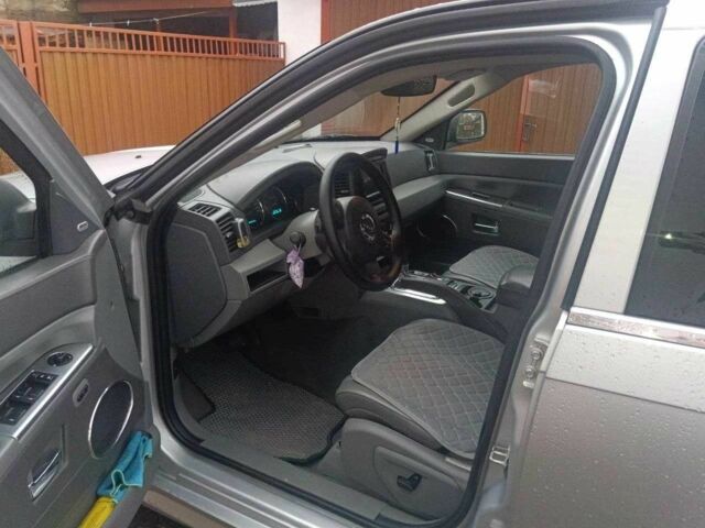 Серый Джип Гранд Чероки, объемом двигателя 3 л и пробегом 480 тыс. км за 8900 $, фото 7 на Automoto.ua