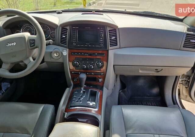 Сірий Джип Grand Cherokee, об'ємом двигуна 2.99 л та пробігом 380 тис. км за 9490 $, фото 3 на Automoto.ua