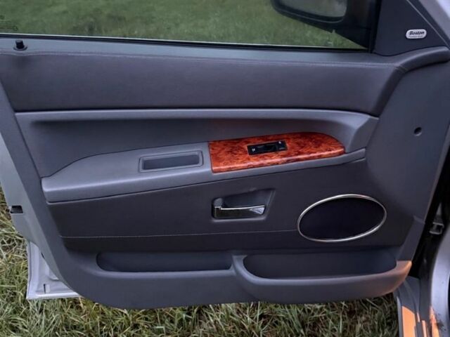 Серый Джип Гранд Чероки, объемом двигателя 3 л и пробегом 262 тыс. км за 5500 $, фото 21 на Automoto.ua