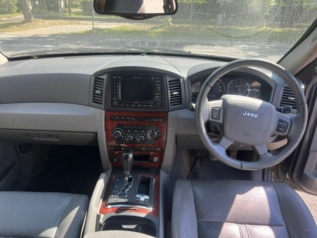 Сірий Джип Grand Cherokee, об'ємом двигуна 0 л та пробігом 200 тис. км за 3600 $, фото 3 на Automoto.ua
