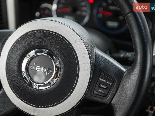 Серый Джип Гранд Чероки, объемом двигателя 6.06 л и пробегом 154 тыс. км за 15900 $, фото 22 на Automoto.ua