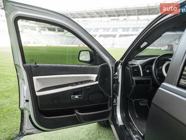 Серый Джип Гранд Чероки, объемом двигателя 6.06 л и пробегом 154 тыс. км за 14900 $, фото 44 на Automoto.ua