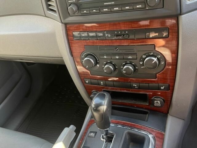 Сірий Джип Grand Cherokee, об'ємом двигуна 0 л та пробігом 200 тис. км за 3600 $, фото 4 на Automoto.ua