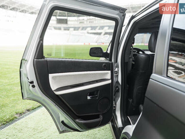 Серый Джип Гранд Чероки, объемом двигателя 6.06 л и пробегом 154 тыс. км за 15900 $, фото 50 на Automoto.ua