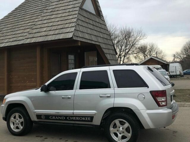 Сірий Джип Grand Cherokee, об'ємом двигуна 3 л та пробігом 416 тис. км за 9000 $, фото 1 на Automoto.ua