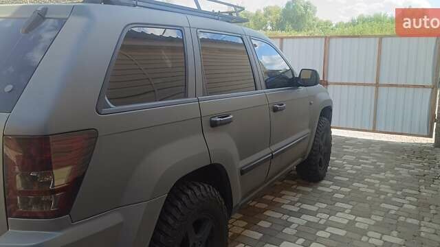 Серый Джип Гранд Чероки, объемом двигателя 2.99 л и пробегом 317 тыс. км за 12000 $, фото 2 на Automoto.ua