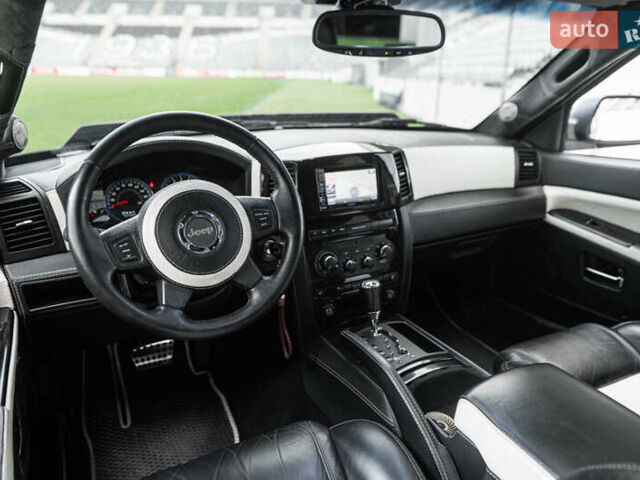 Серый Джип Гранд Чероки, объемом двигателя 6.06 л и пробегом 154 тыс. км за 15900 $, фото 29 на Automoto.ua