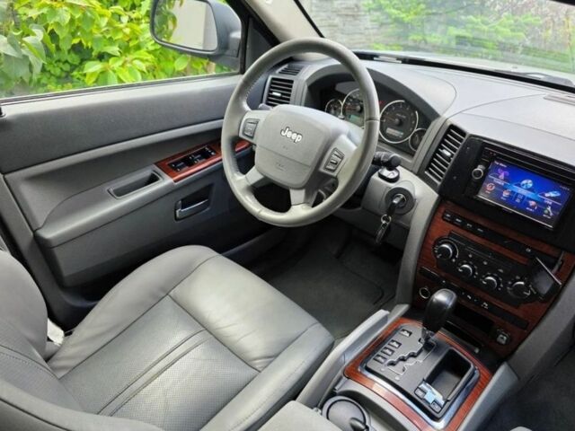 Сірий Джип Grand Cherokee, об'ємом двигуна 3 л та пробігом 225 тис. км за 3700 $, фото 4 на Automoto.ua